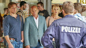 Poster for Am Ende kriegt der Held auch noch das Mädchen Poster for Am Ende kriegt der Held auch noch das Mädchen