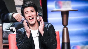 Poster for EP1：Wang Lihong hilariously imitates Zhang Xueyou's classic expression 