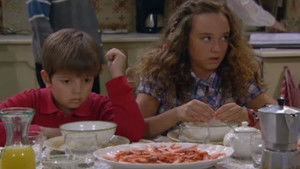 Poster for La Familia y Otro Ruinoso Negocio