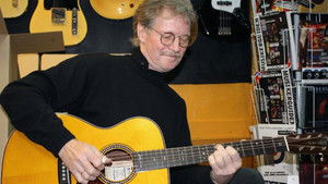 Poster for Øystein Sunde: Med god avstand til bilen bak Poster for Øystein Sunde: Med god avstand til bilen bak