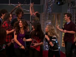 Poster for iParty With Victorious (1)