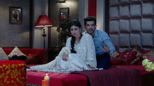 Poster for Naagin's Close Escape