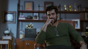 Poster for Story behind the scars. Poster for Story behind the scars.