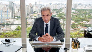 Poster for The snail's shell is not the snail, or is it?