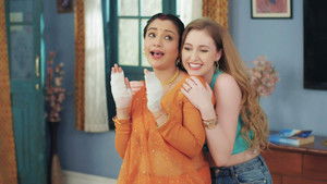 Poster for Gunjan Pretends to Help